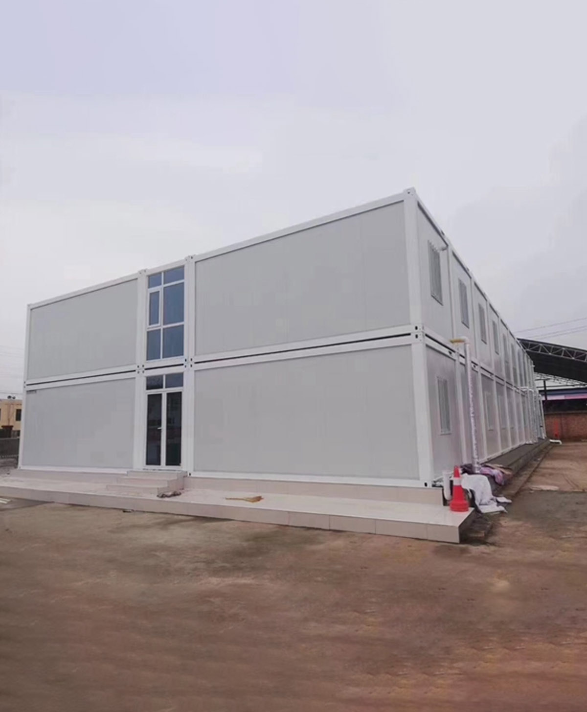 The two‑storey modular packaged container office building has been successfully completed! A simple and practical prefabricated temporary building!