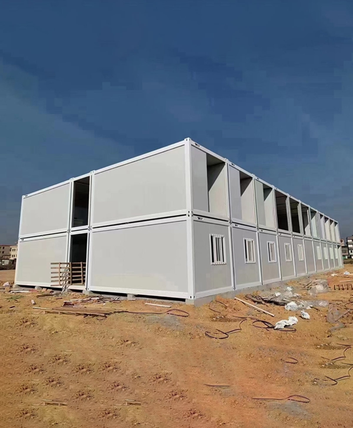 The two‑storey modular packaged container temporary construction project has been delivered! Efficiently built living quarters for engineering projects!