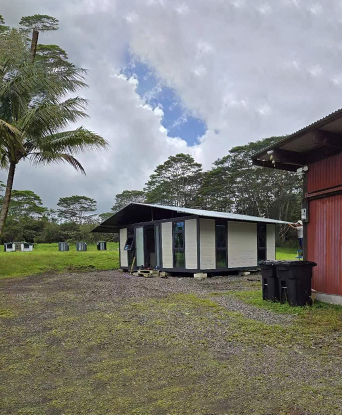 The expandable container house project in Hawaii, USA has been delivered! The prefabricated expandable cabin has been fully installed on site.