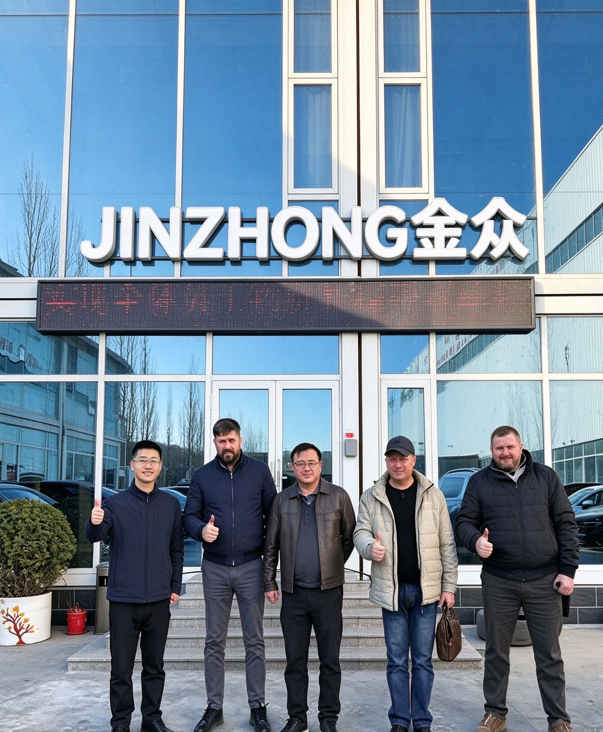 Uruguayan clients visited Jinzhong factory for inspection! They viewed multiple samples of modular prefabricated houses on site.