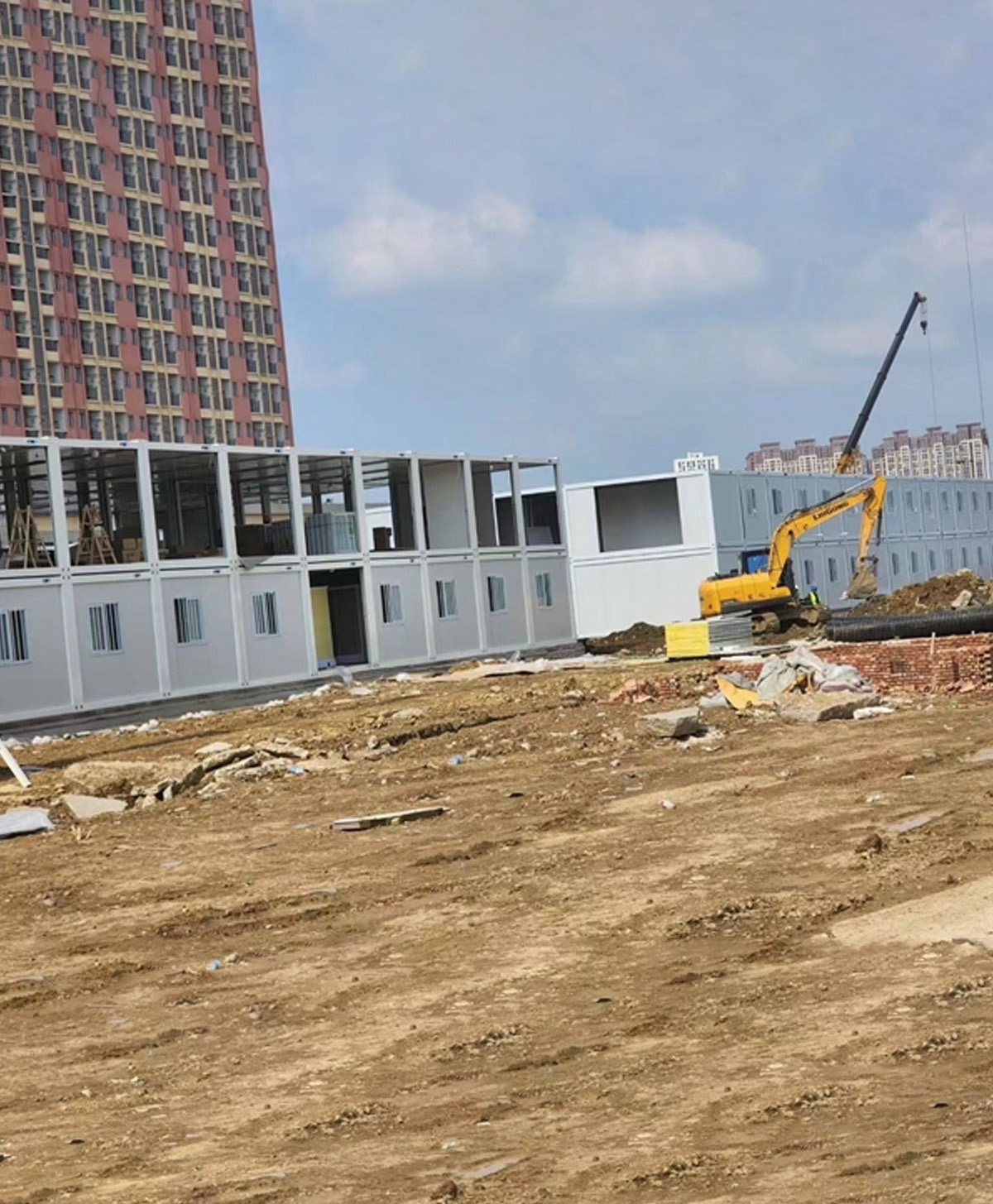 The large-scale modular container camp project in Peru is under construction! Multi-storey container building complex has been deployed at the construction site in Peru.