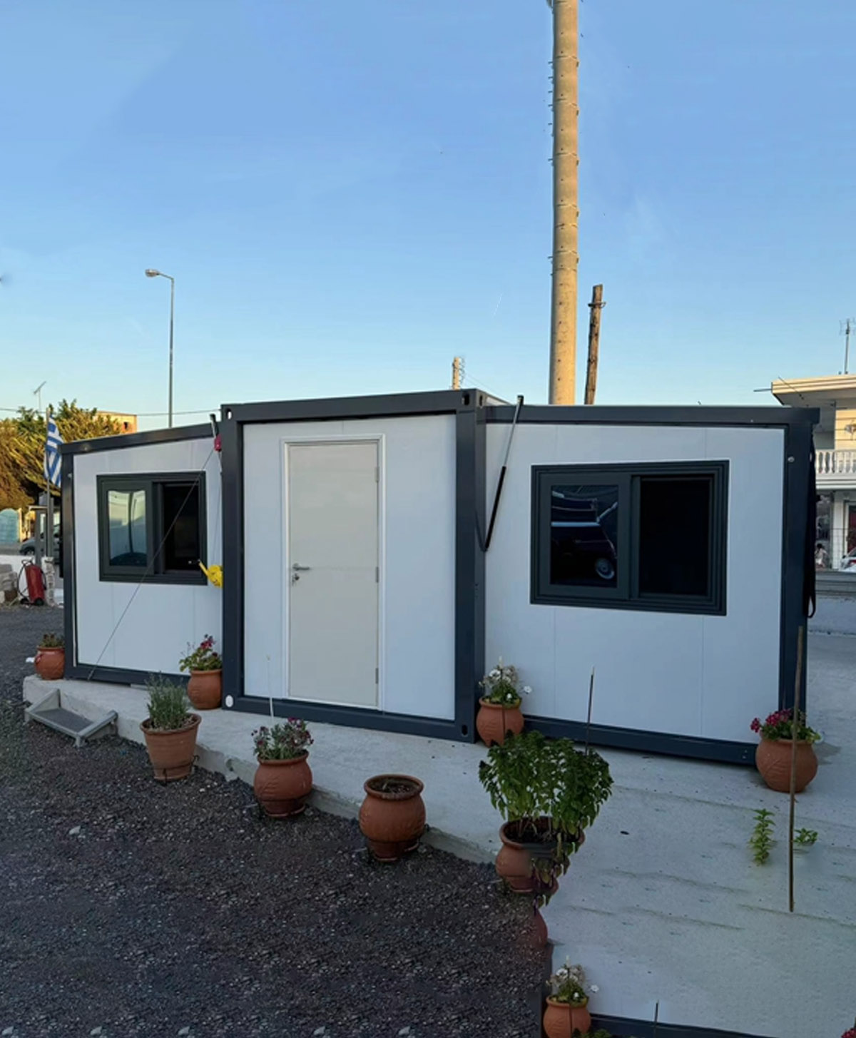 The project in Greece is delivered! Our foldable modular container house has been successfully installed at the Greek project site.